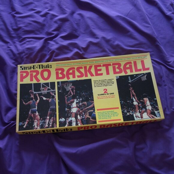 Vintage 1981 Strat-O-Magic Pro Basketball with Larry Bird & Magic Johnson - Picture 1 of 16
